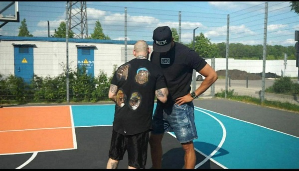 Встреча двух миров: B.M. и Виктор Кейру на площадке баскетбола