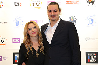 режиссёр Жора Крыжовников с супругой  Юлией Александровой