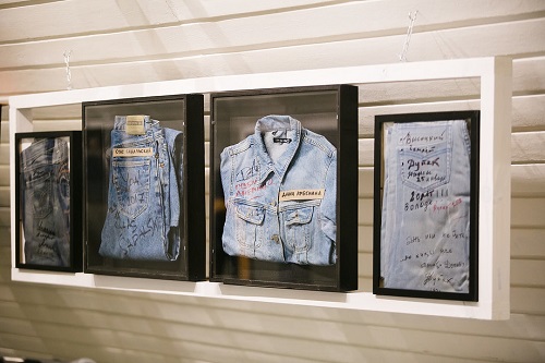 В Москве представили винтажные и «живые» джинсы