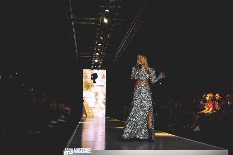 Bella Potemkina. Mercedes-Benz Fashion Week. ЦВЗ Манеж. 15.10.2018. Фоторепортаж