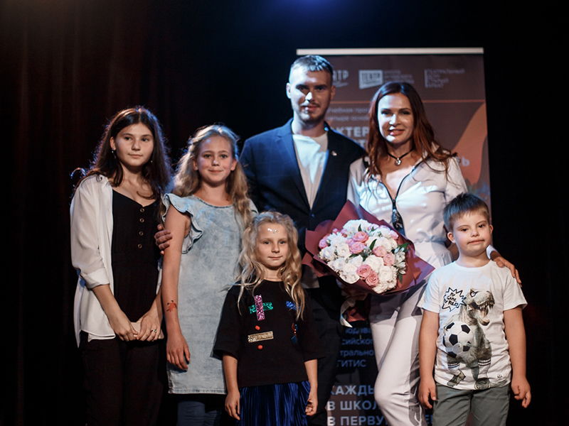 Эвелина Блёданс поздравила Школу актерского мастерства при театре на Арбате