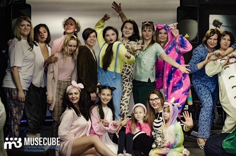 Пижамная вечеринка-концерт школы Ladies Music School: «Леди в неглиже»