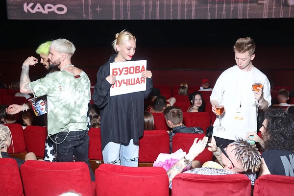 В киноцентре «Октябрь» состоялась премьера  нового проекта Насти Ивлеевой «Блогеры и дороги»